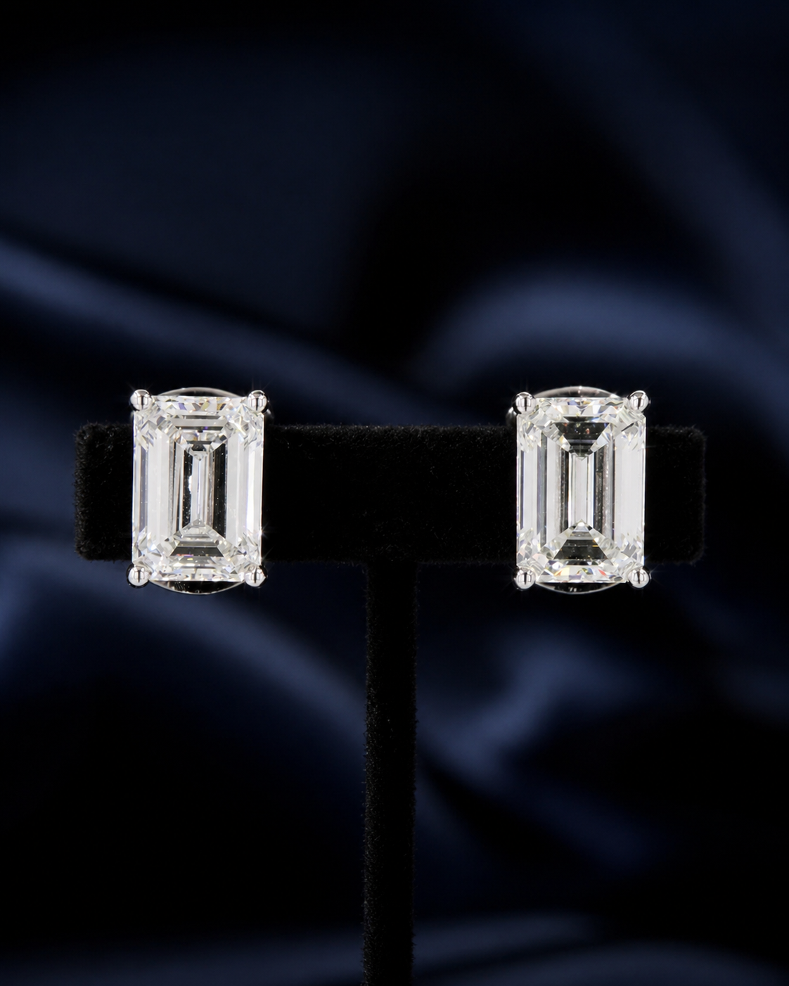 Aurelia Royale White Gold Emerald-Cut Stud Earrings with Labgrown Diamond Accents