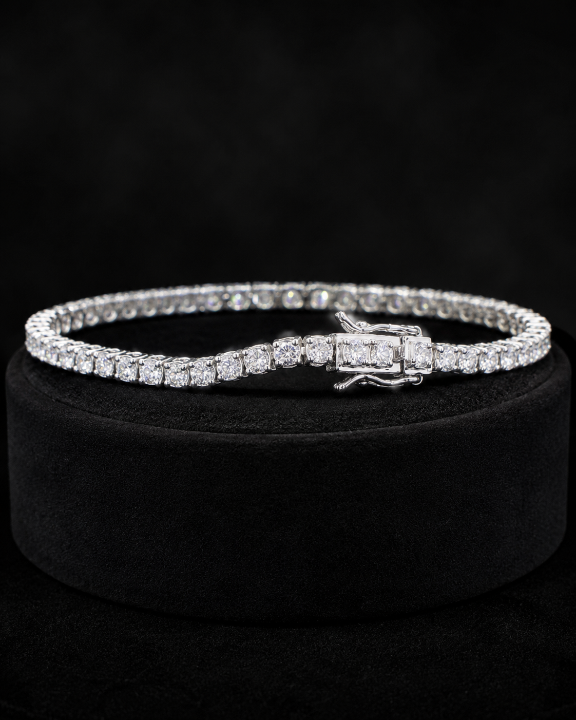 Aurelia Royale White Gold Oval Tennis Bracelet with Labgrown Diamond Accents