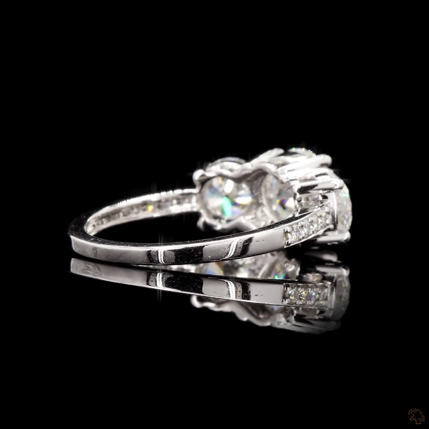 Aurelia Royale White Gold Solitaire Ring with Labgrown Diamond Accents